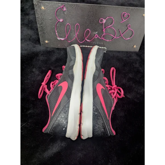 EUC Nike Shoes Black Pink 8 - Picture 5 of 5